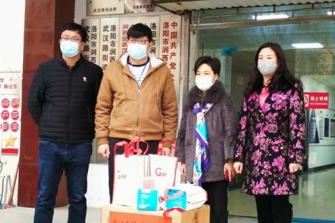 共同克服困難，向前邁進